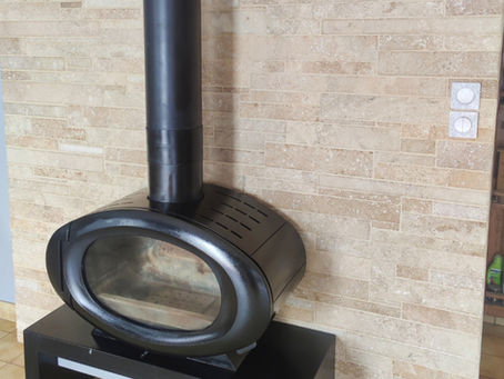 Tendances 2026 : pierres naturelles et matériaux hybrides dans la décoration intérieure