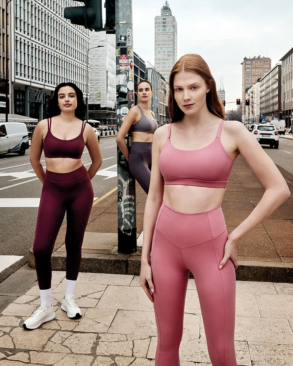 Active wear u rozoj, sivoj i bordo nijansi
