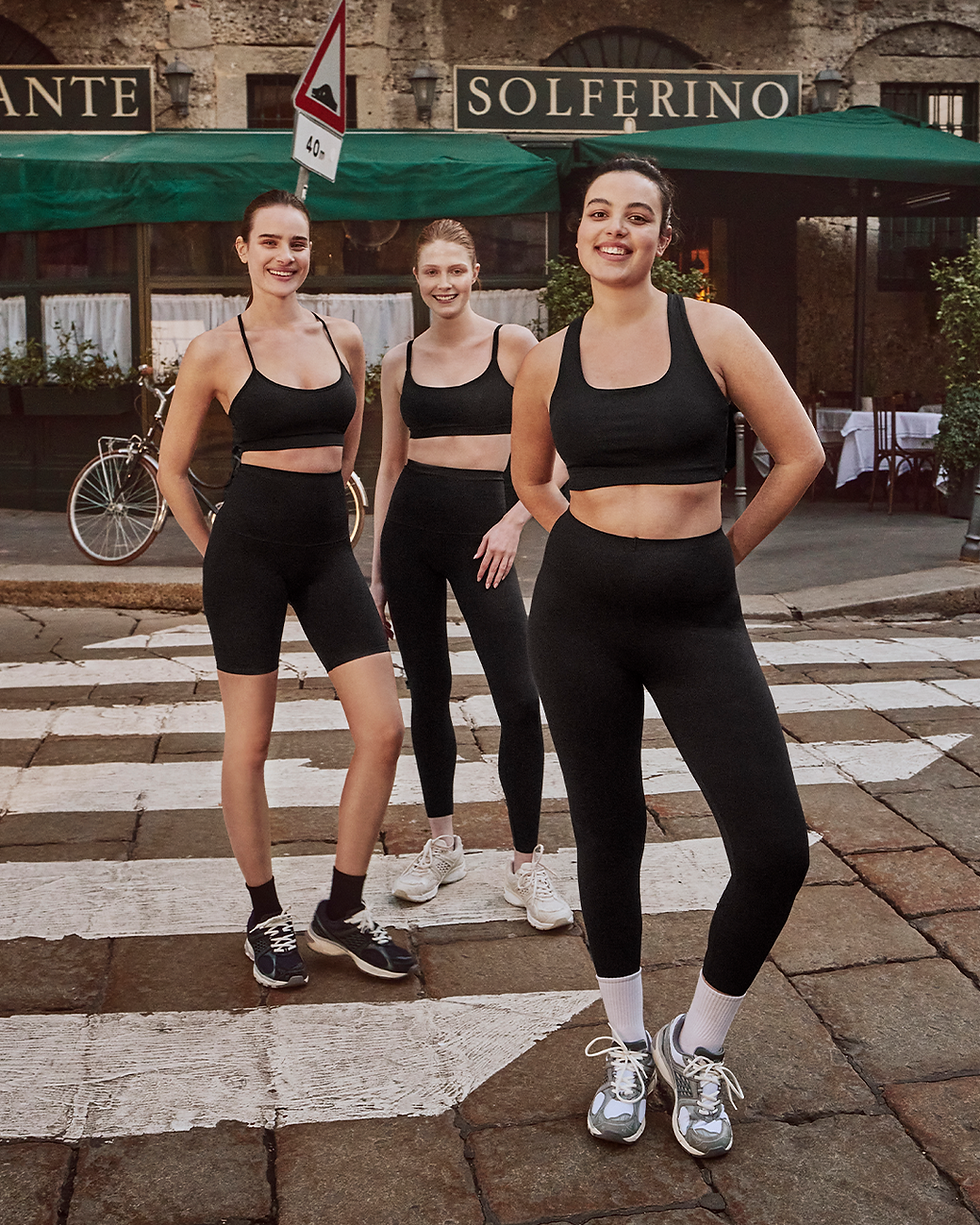 Crni modeli Fili Fashion odjeće za pilates