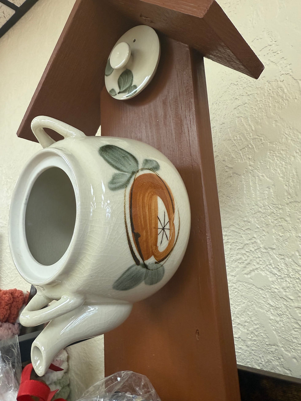 Thumbnail: Tea Pot Bird House/Feeder