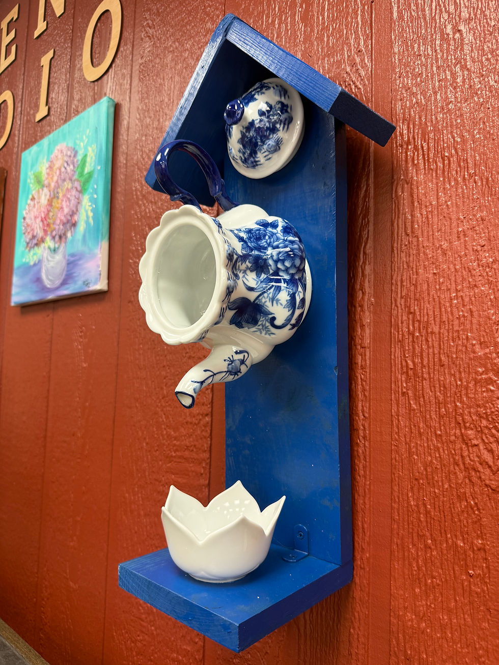 Thumbnail: Tea Pot Bird House/Feeder
