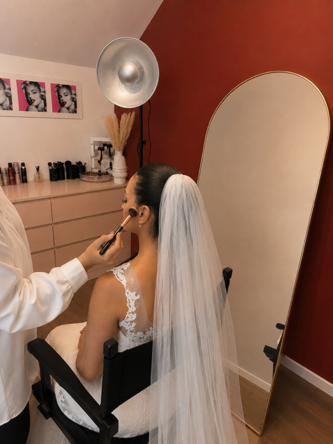 Maquilleuse professionnelle Douai maquillant une mariée