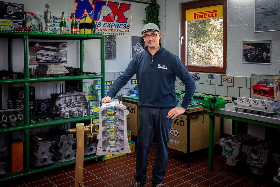 marco-present-with-engine