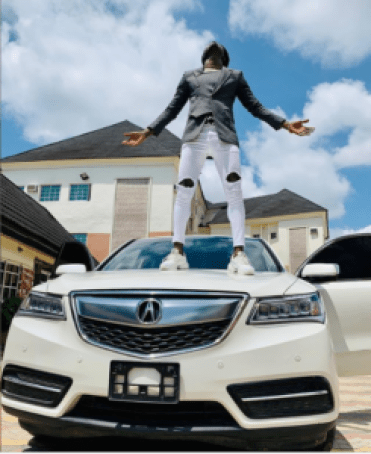 Comedian Akpororo shows