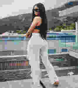 Toke Makinwa flaunts her