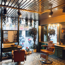 Barbier avant les rénovations en salon de coiffure mixte.