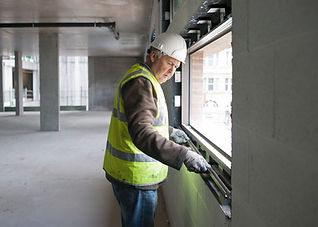Window fitter adjusting window trim