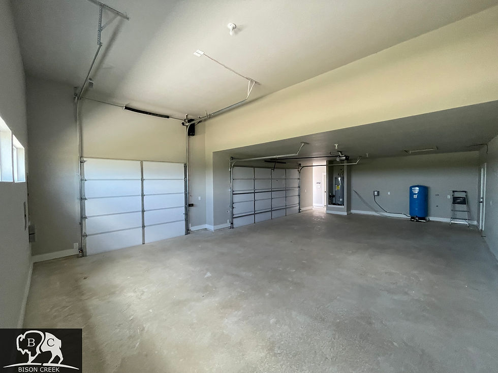Garage 1 of 2