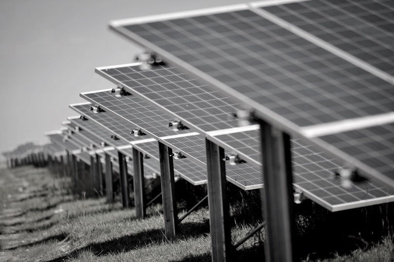 0_Labour-sets-out-plans-for-175m-homes-to-get-solar-panels_edited.jpg