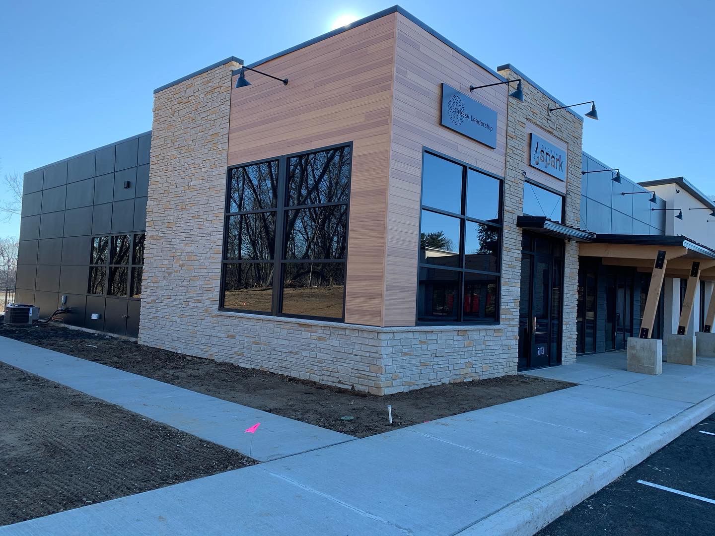 MANUFACTURED STONE VENEER X STUCCO