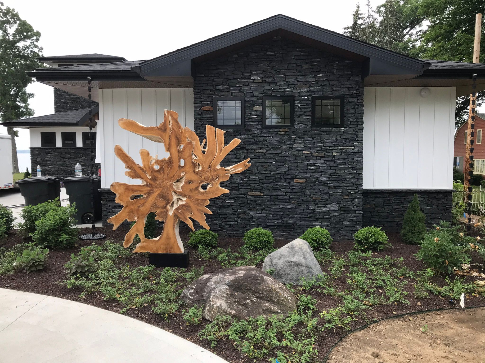 BUECHEL BLACK
FROST
LEDGESTONE
