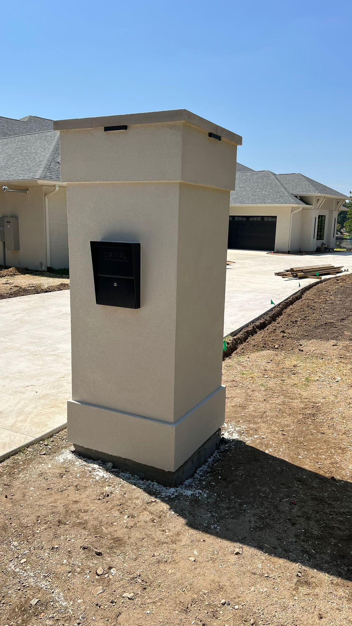 Entryways and mailboxes masonry project 23