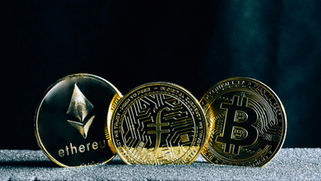 Bitcoin or Altcoins? Which One Makes More Sense?