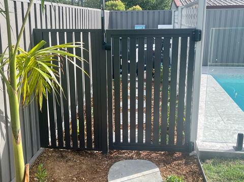 Pool latch gate