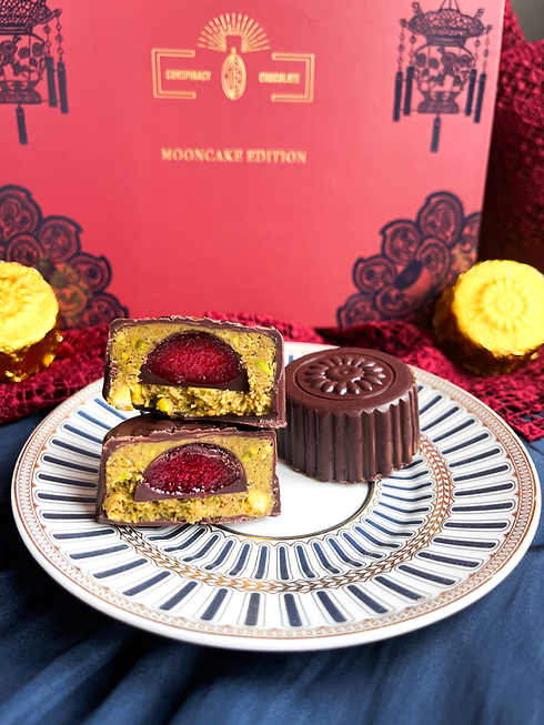mooncake_open and whole.png