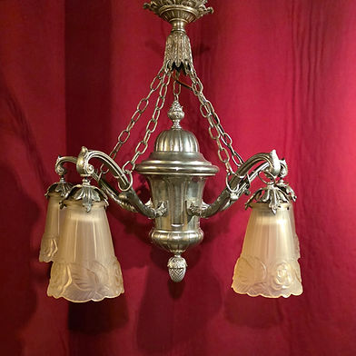 Lustre Art Déco en métal nickelé et 4 tulipes en verre moulé rosé (Années 30)
