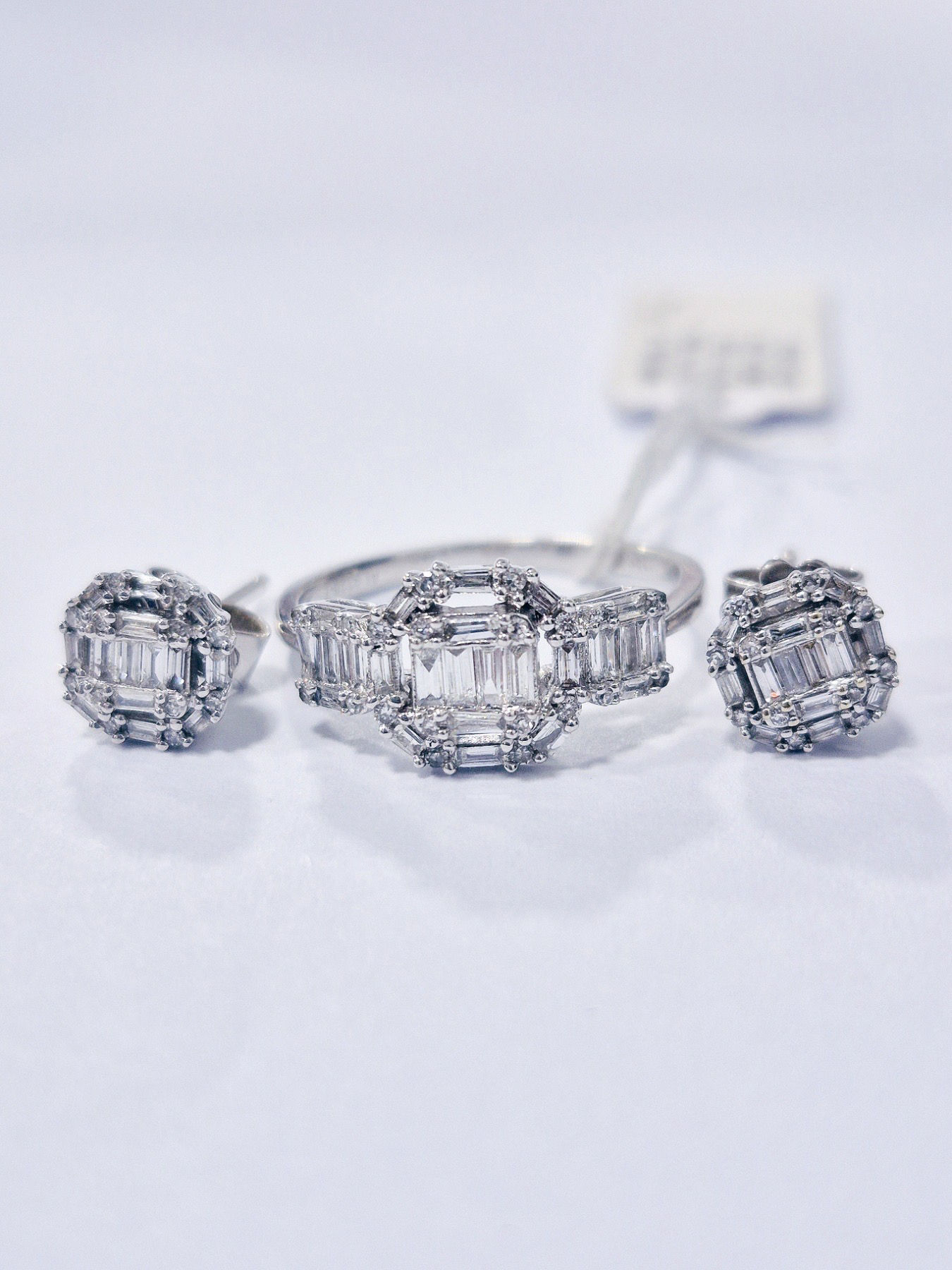 0.62ct natural diamond 14K 4.11g Size 6.5 