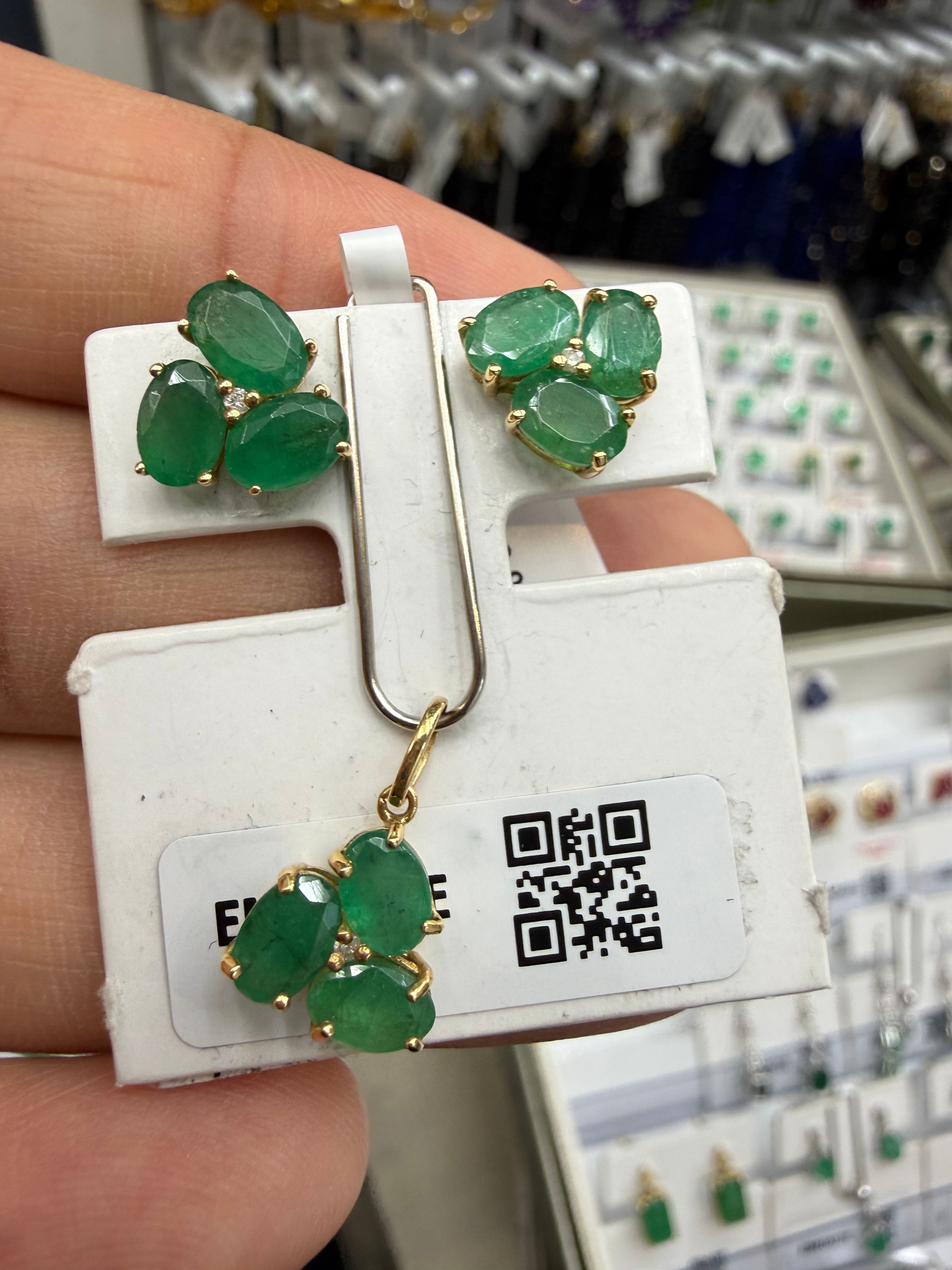 LJ#262 | Emerald cluster oval | 3.75ct | 18KYG | 2.40g