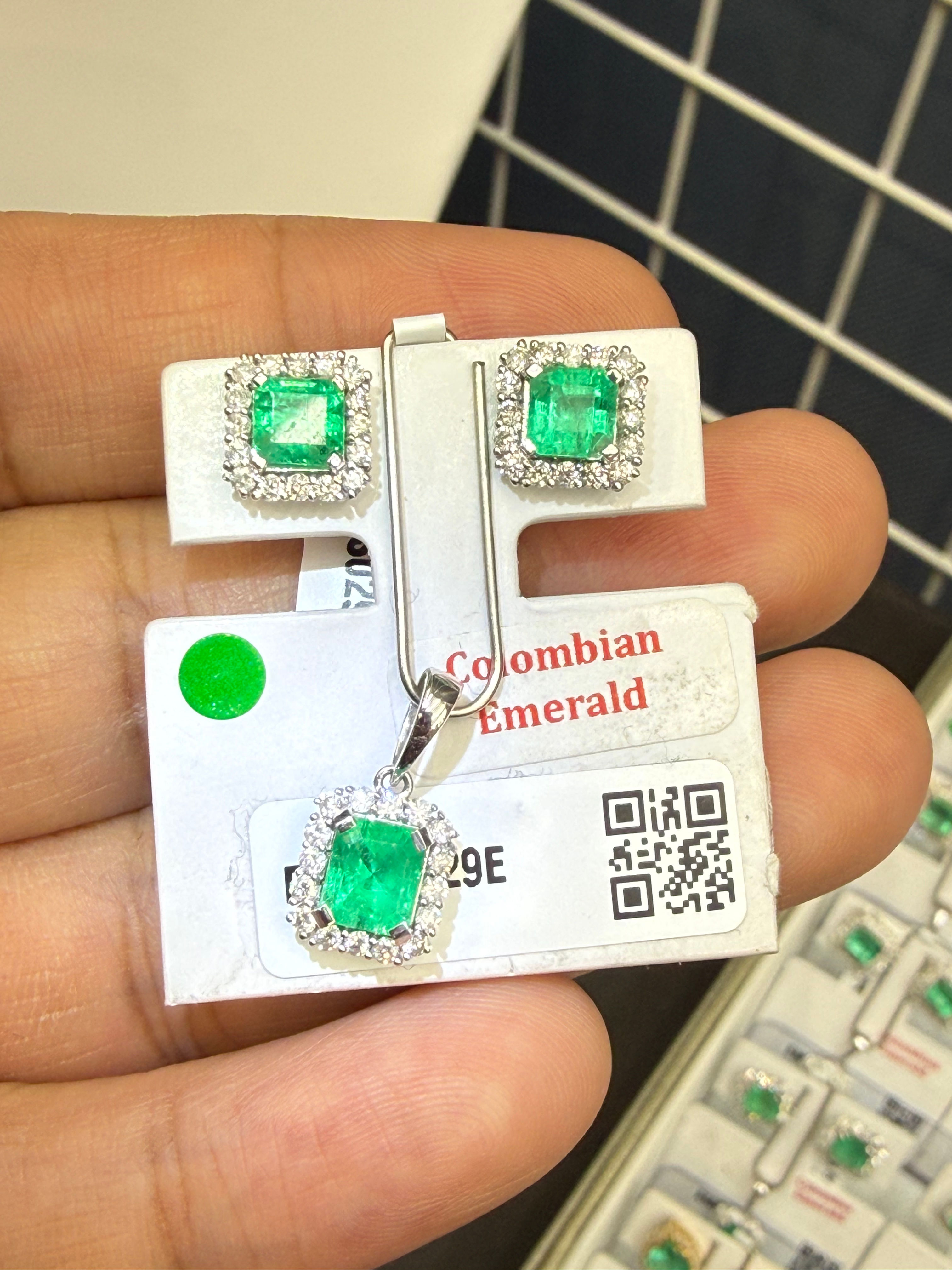 LJ#247 | Colombian emerald one-layer | 2.04ct | 18KWG | 2.55g