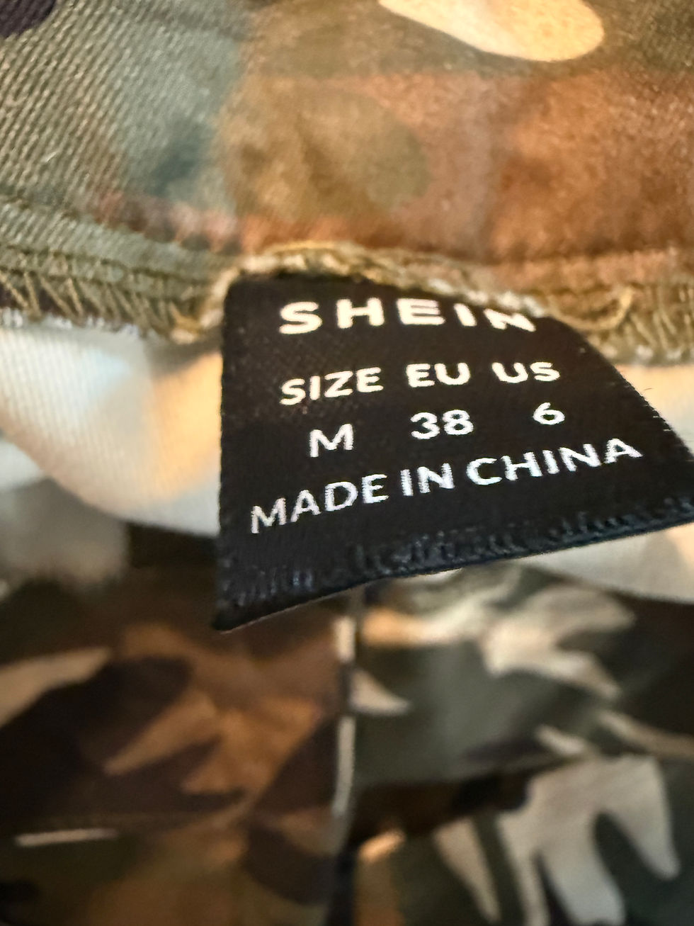 Miniature : Pantalon cargo camouflage – Style urbain & attitude assumée 🖤🤎