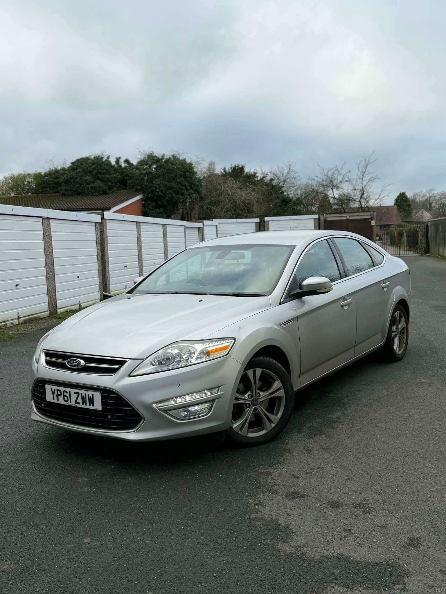 Ford mondeo auto