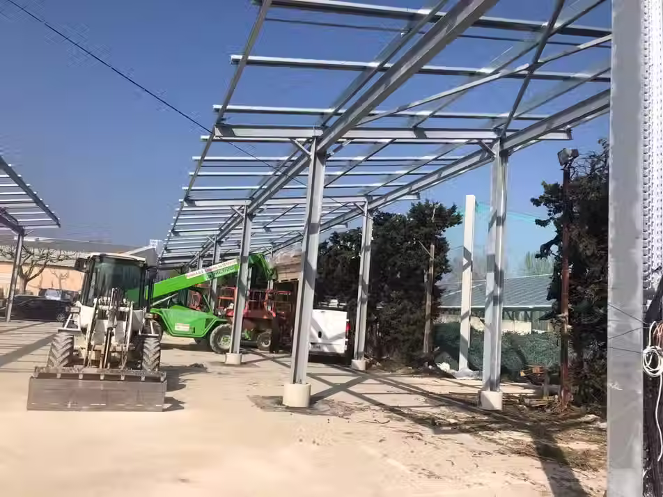 Création de 48 semelles isolées pour réception d'une structur