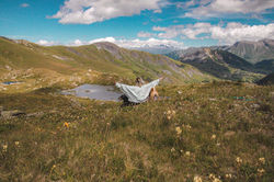 Face au petit lac de pêche au col de la croix de fer