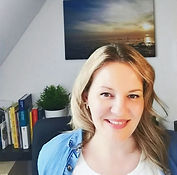Sabine im Büro