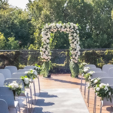Elegant ceremony decor