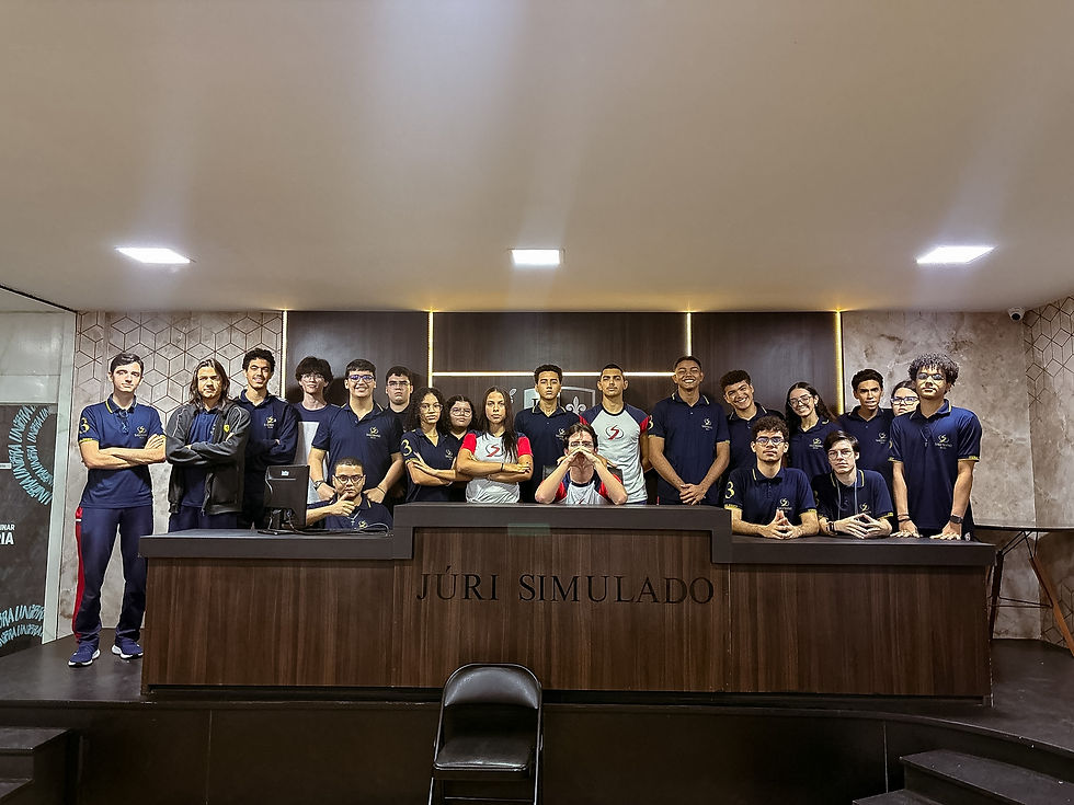 Alunos da 3ª série após participar da dinâmica de Juri Simulado