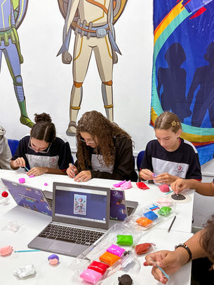 Alunos dos 8ºs anos transformam personagens em arte para a Mostra Cultural 2026