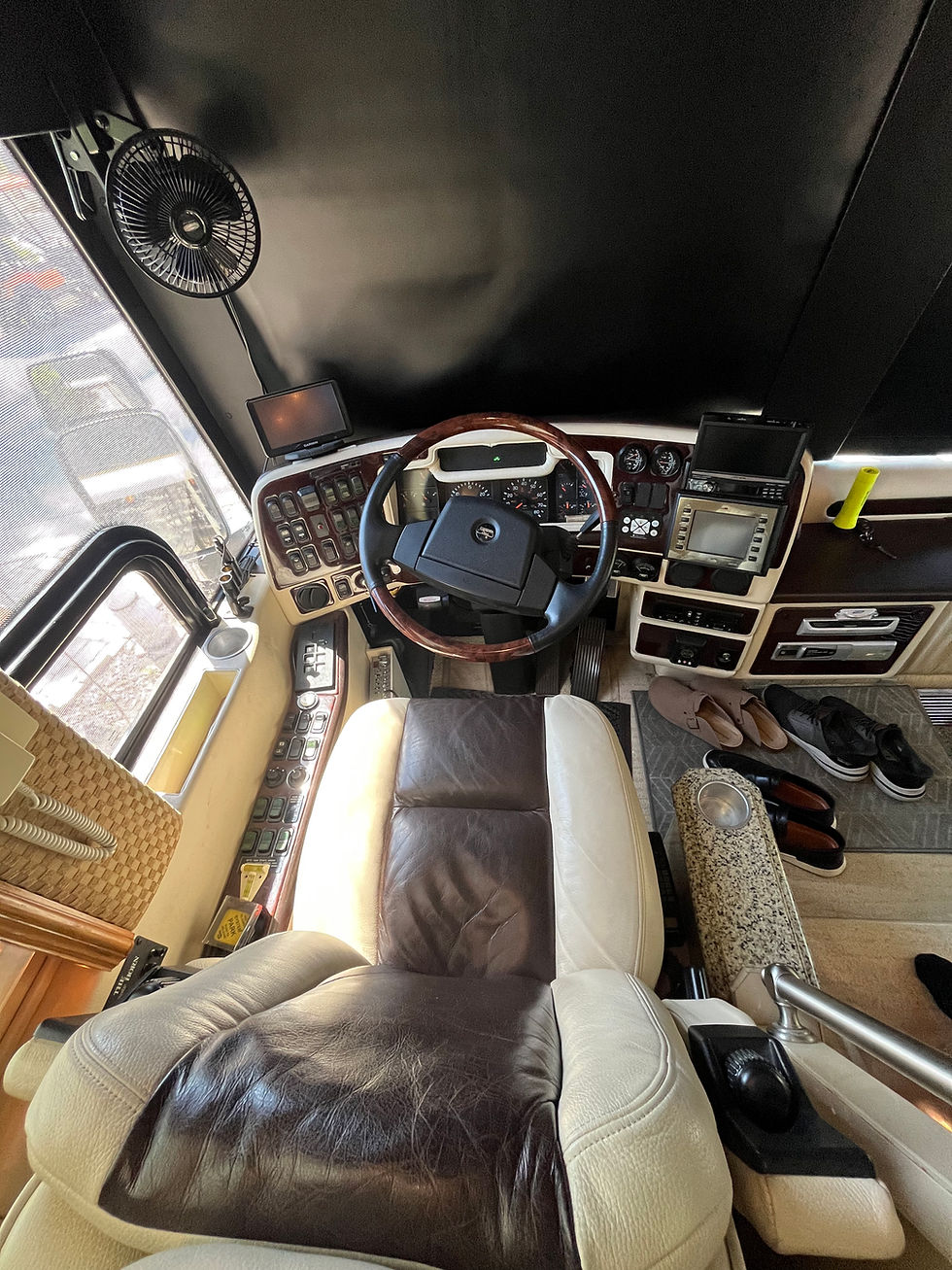 Thumbnail: 2005 Prevost H3-45 Double Slide Liberty Coach Elegant Lady