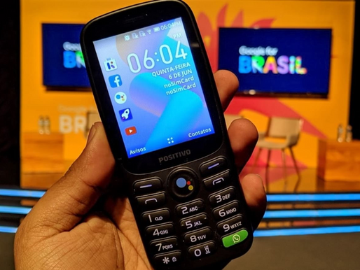 Positivo lança o primeiro celular do Brasil com um botão físico para acessar o Google Assistente.