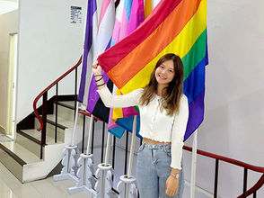Bring colours to her university life