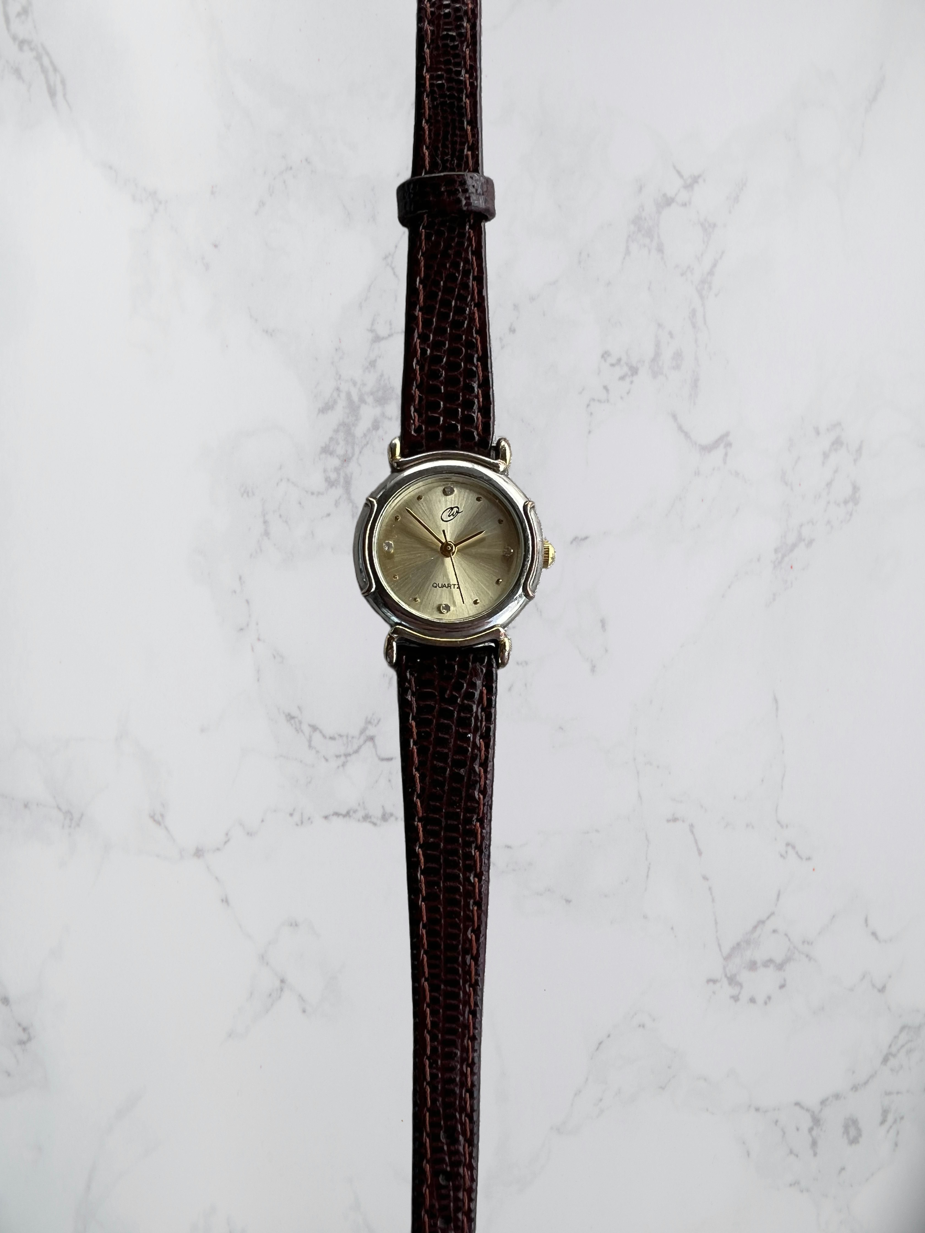 Gullfarget Dameklokke