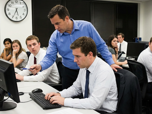 7 Habits of Micromanaging Bosses That Quietly Harm Your Business 