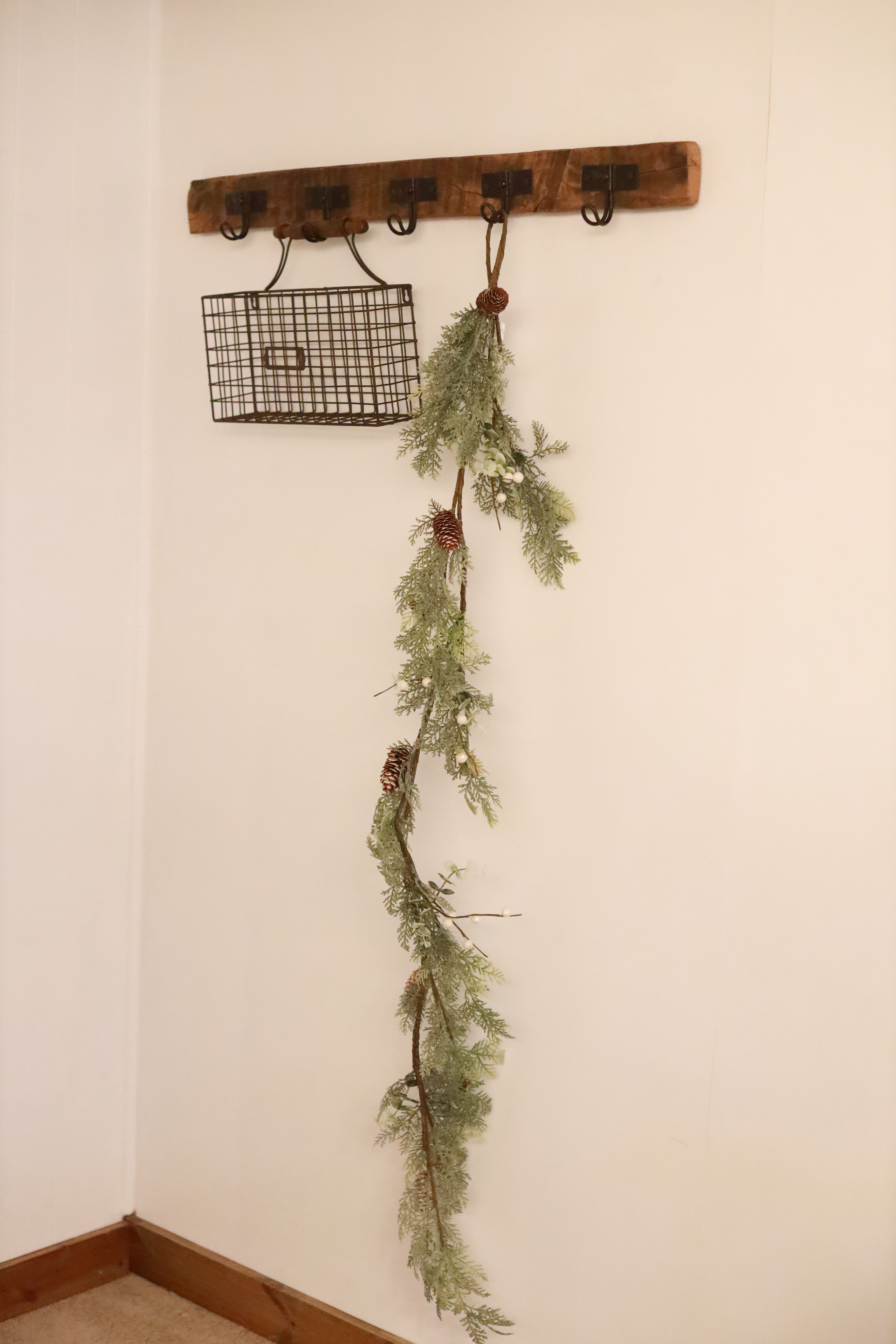 Icy Cedar Berry Garland