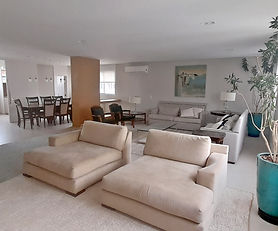 Apartamento com 220 m² AU, 3 dormitórios, sendo 1 suíte e 2 vagas, todo reformado, à venda no Jardim Paulista - AP0102