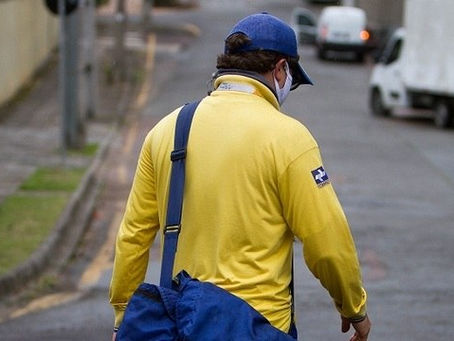 Obreiro tem horas extras retiradas e justiça condena os Correios a pagar indenização