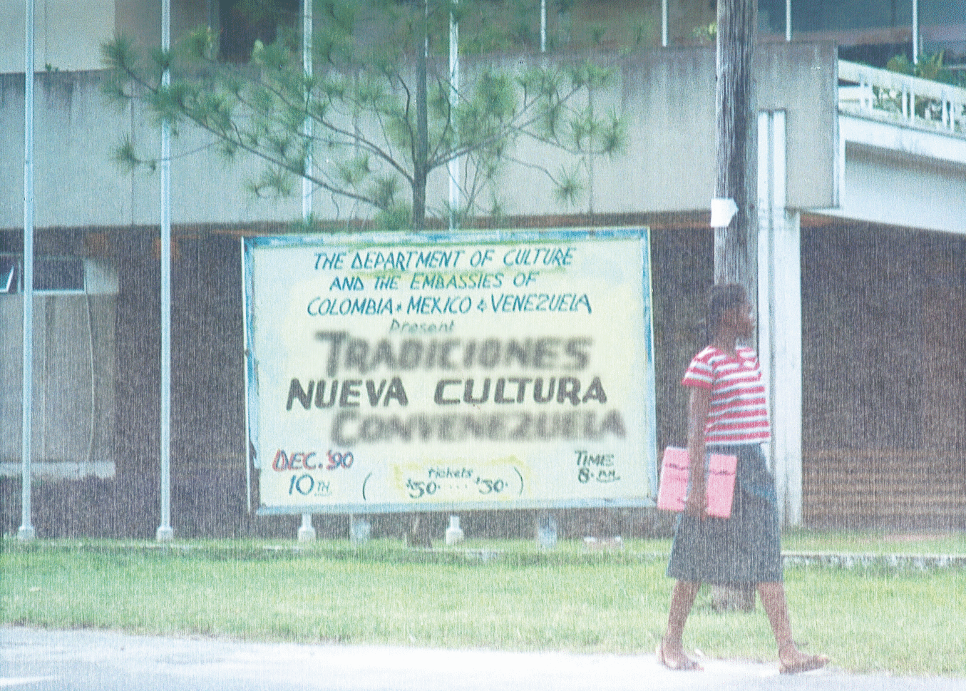 Nueva Cultura representando a Colombia 1990. Compartiendo tarima con las agrupaciones Tradiciones y Convenezuela