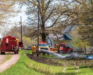 Hewitt assists at grass fire
