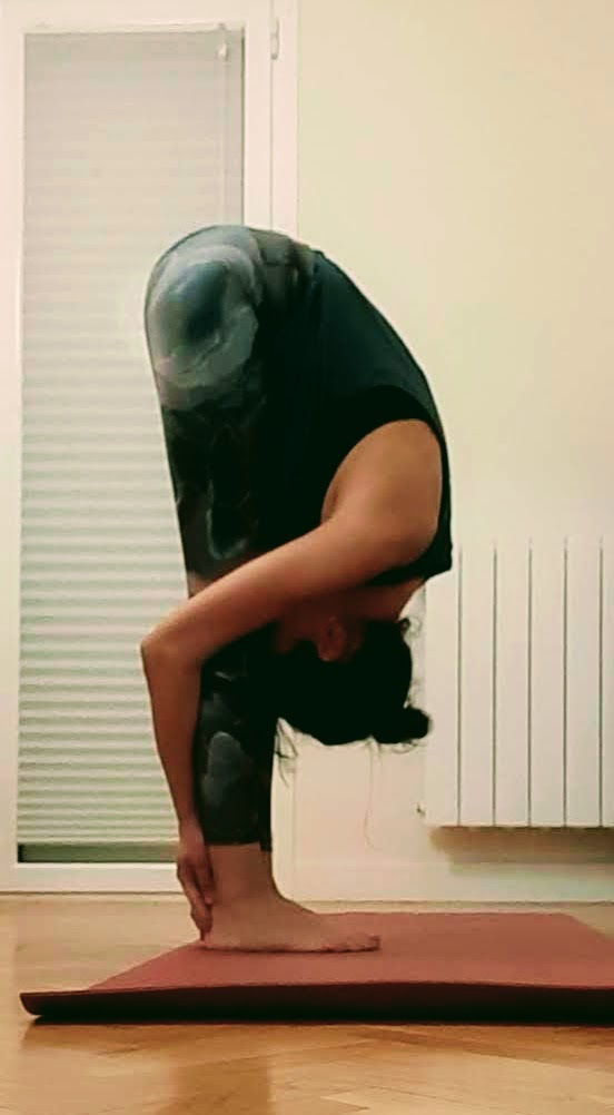 Uttanasana en distintos estilos de Yoga