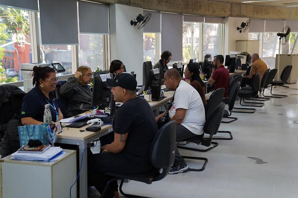 A Prefeitura de Guarulhos, por intermédio da Casa do Emprego, vinculada à Secretaria de Desenvolvimento Econômico e Trabalho (SDET), disponibilizará mais de 200 vagas para trabalhar em novas sedes de empresas do setor de supermercados e alimentos no município. Os interessados devem procurar uma de suas unidades até o próximo dia 14.