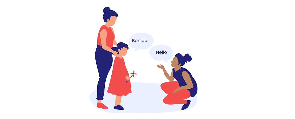 Petite fille qui parle anglais avec sa nounou, à côté de sa maman