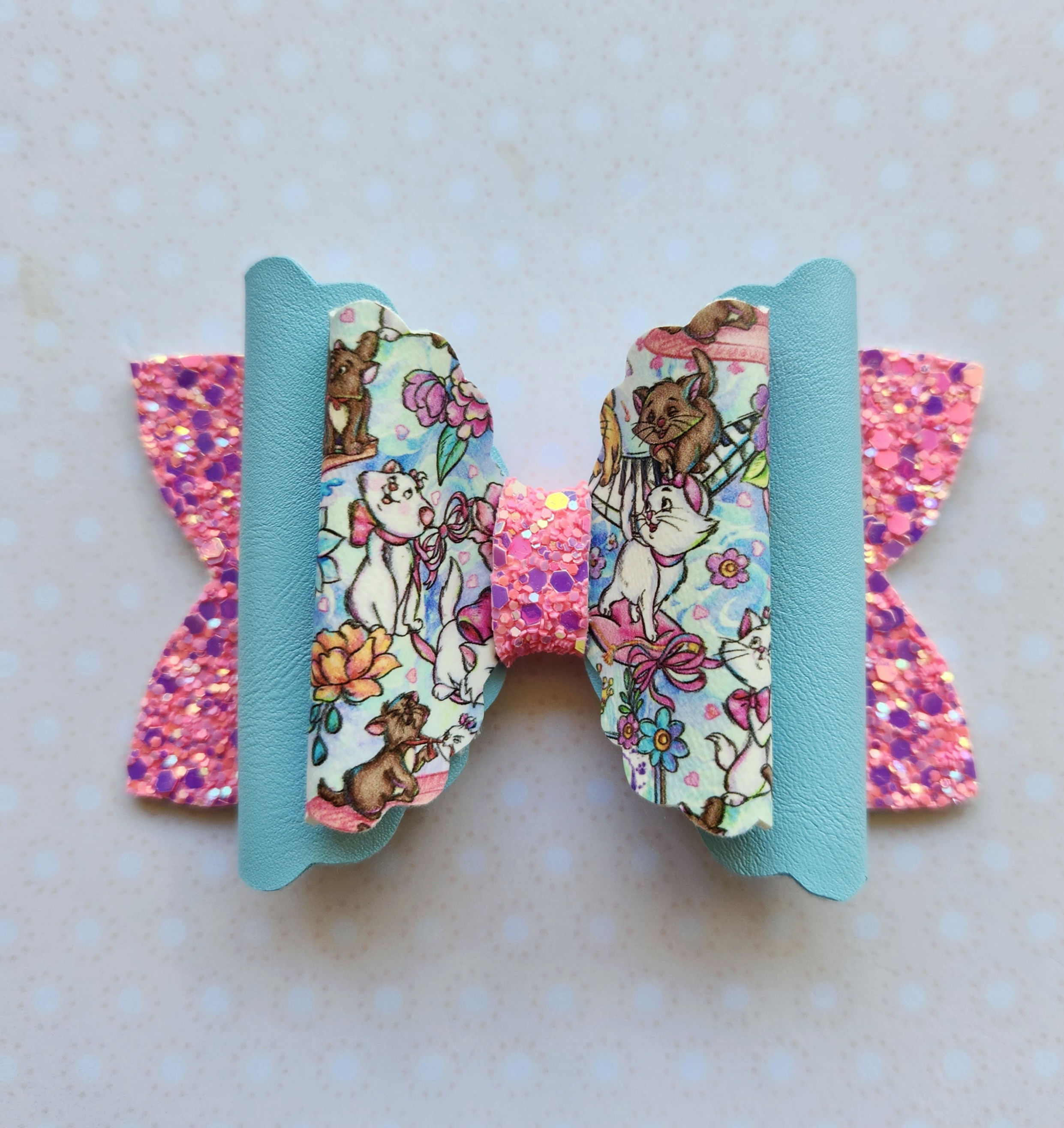 Pretty Kitty - Scallop Hair Bow
