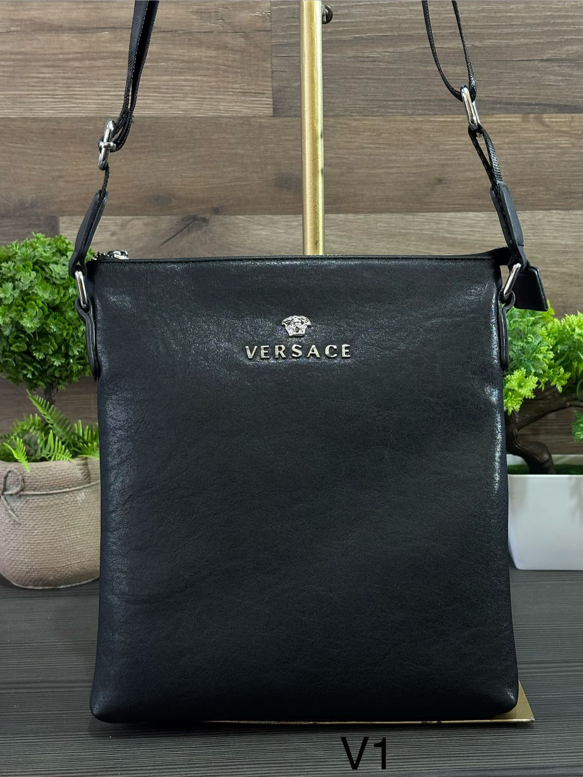 Mariconera Versace lisa negra 