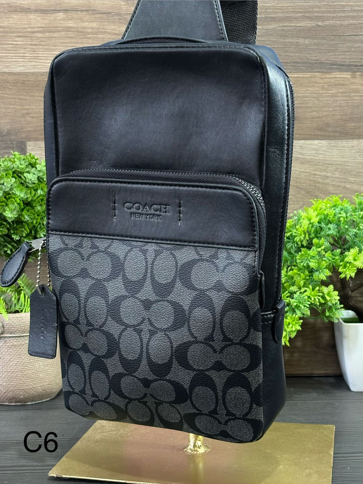 Pechera Coach negra con gris 