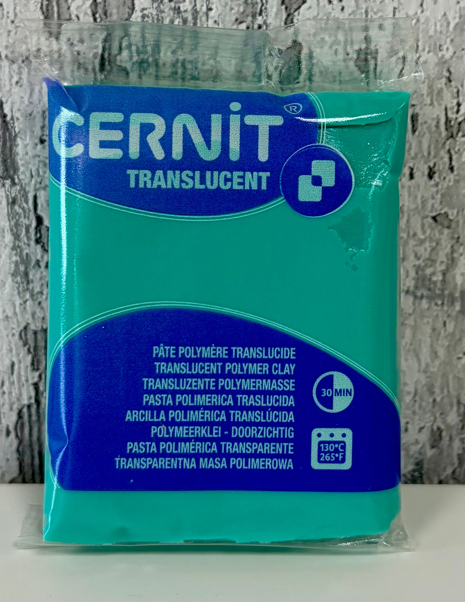 Emerald – CERNIT® Translucent Modelling Clay (56 g) - Craftmania Stock Photo 1
