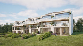 Vista exterior oblíqua de um edifício residencial moderno multifamiliar com varandas, terraços e espaços verdes
