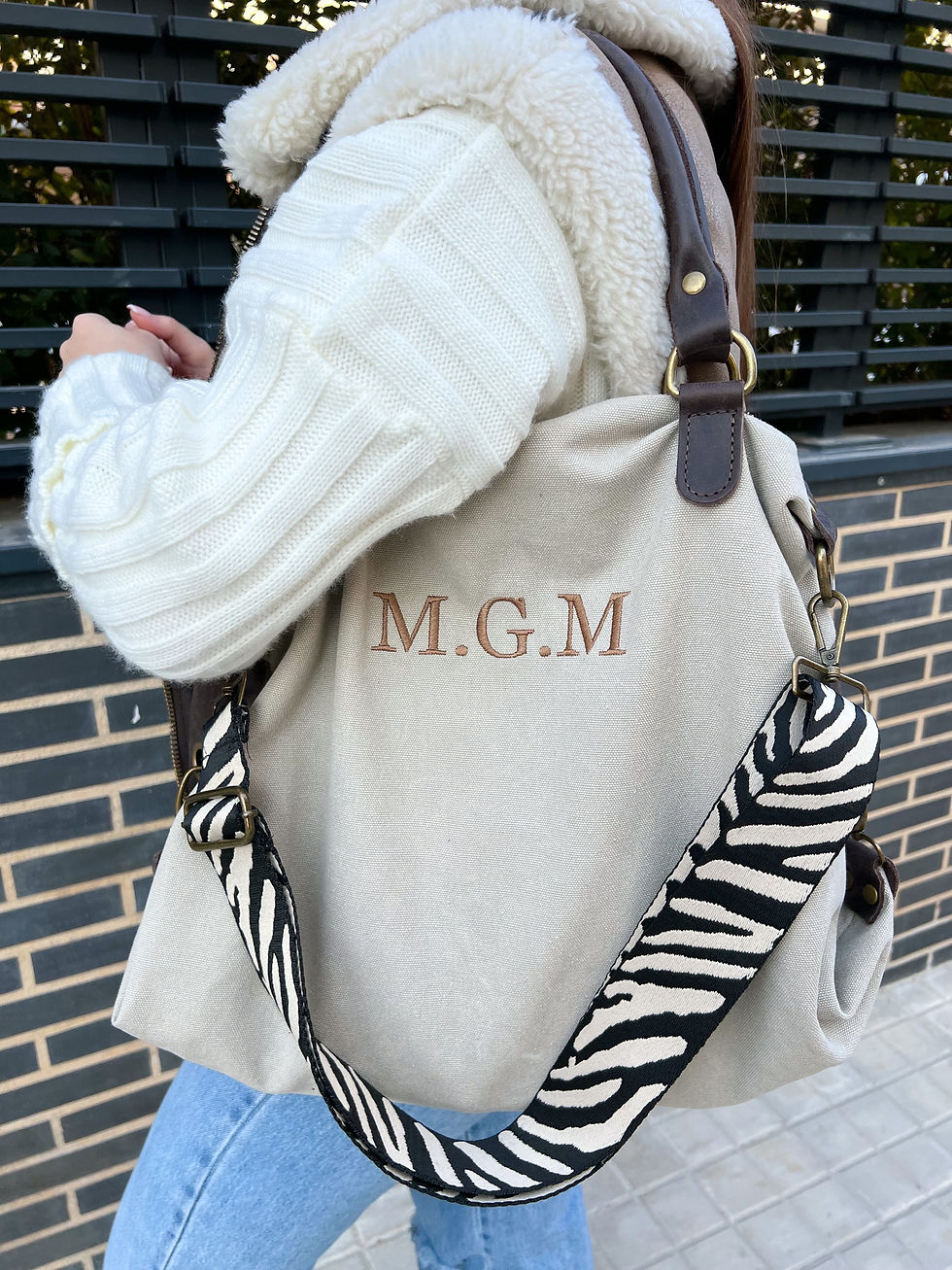 Bolso SAHARA con bordado